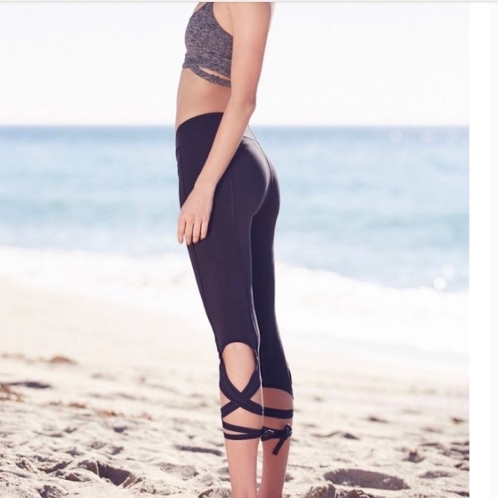 Free People Movement Turnout Yoga Capris & top SET - Picture 2 of 7
